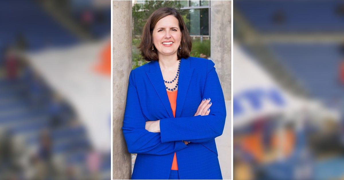 UT Arlington president steps down