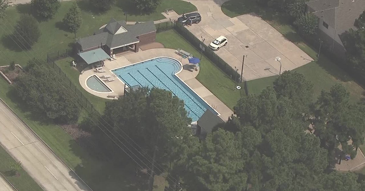 Man dies from medical emergency while cutting tree in northwest Harris County, officials say