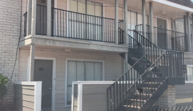Residents at northeast Houston apartment complex without power for more than a day