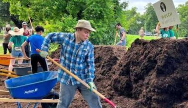 Volunteers work to expand Austin's Festival Beach Food Forest