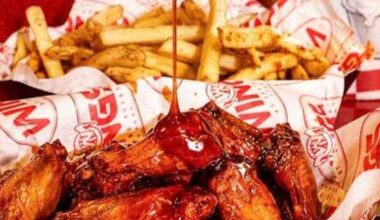 Chicken joint sells wings by the pound in Dallas' Deep Ellum