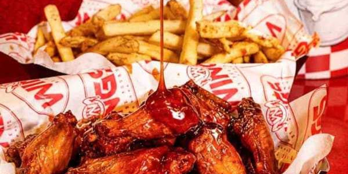 Chicken joint sells wings by the pound in Dallas' Deep Ellum