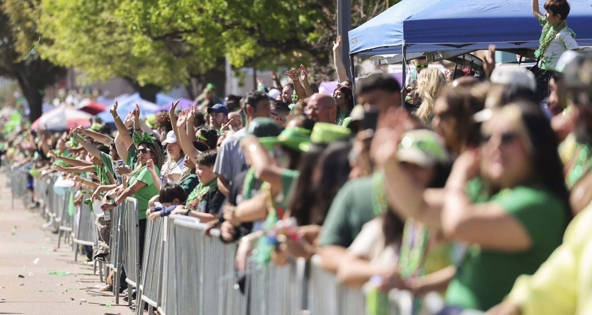 For DART, Trump and 20,000 Republicans no match for St. Paddy's crowds