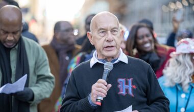 Houston Mayor John Whitmire steps up effort to land NHL expansion team