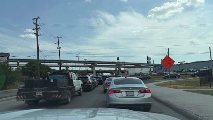 San Antonio parents frustrated by long school pick-up, drop-off lines