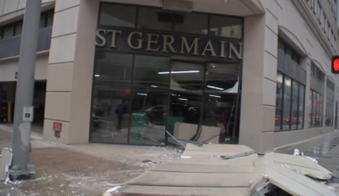 Houston crime: Car crashes into building on Capitol Street in downtown, police say
