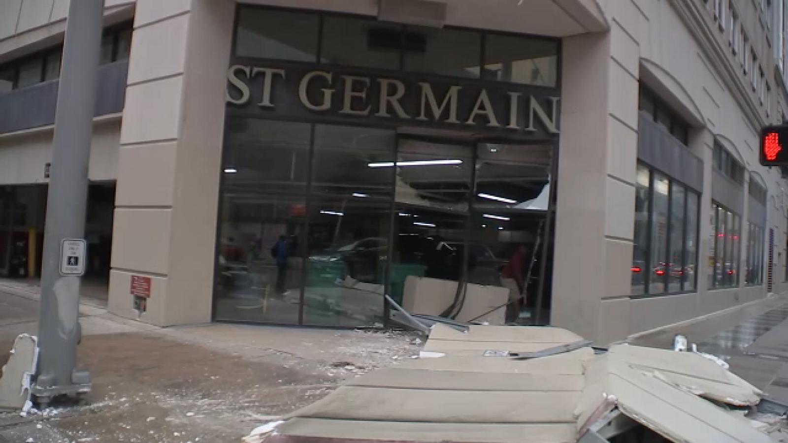 Houston crime: Car crashes into building on Capitol Street in downtown, police say