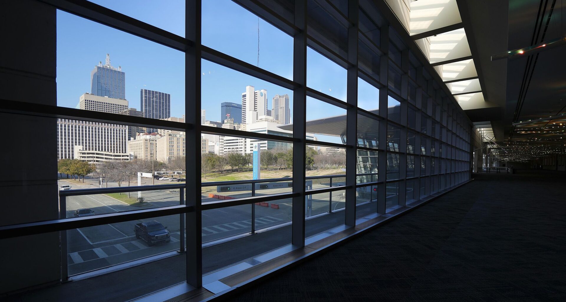 Dallas economy stays strong even as wages trail U.S. average