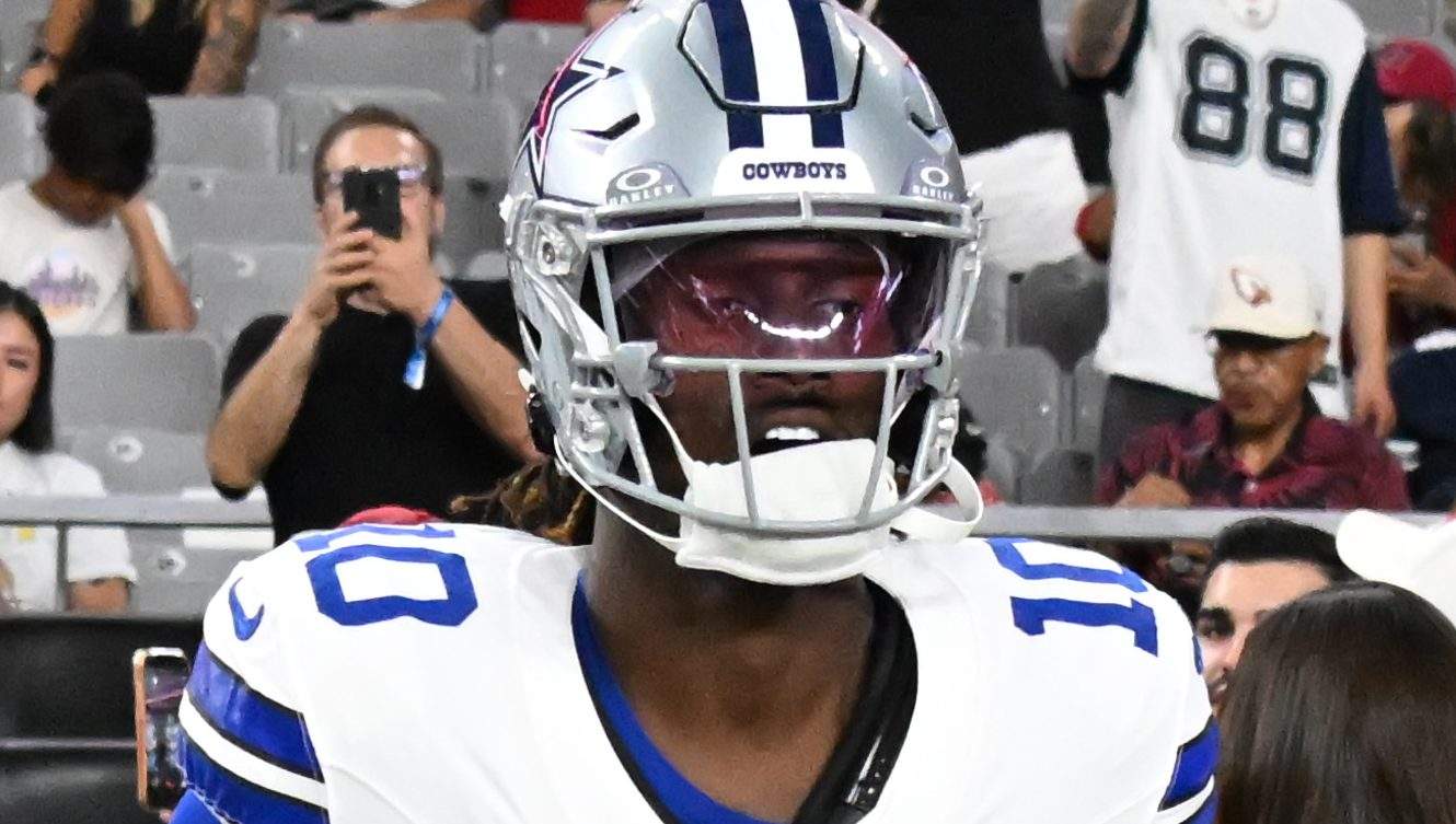 Dallas Cowboys Bring Fan Favorite QB Back on Practice Squad