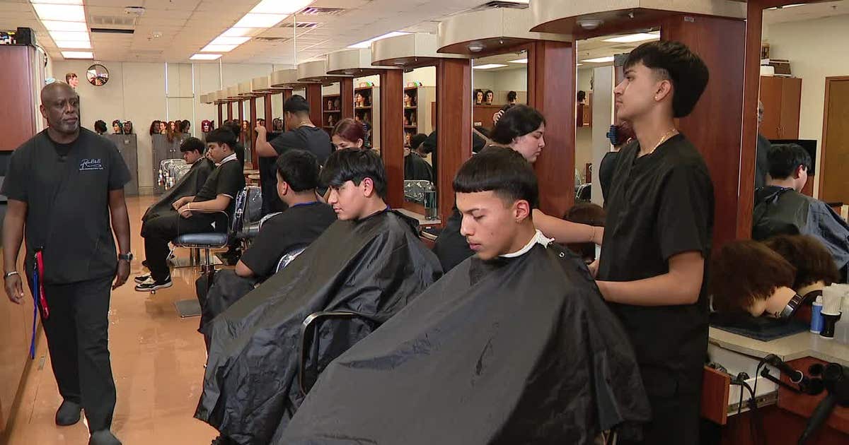 Dallas ISD high school offers barber classes