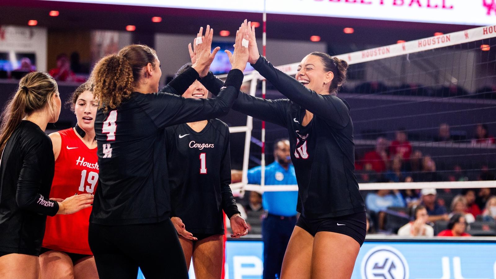 Cougars Sweep Huskies to End Houston Invitational Unbeaten