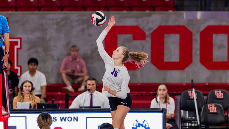 VB: Huskies Drop Last Two Games at Houston Invitational