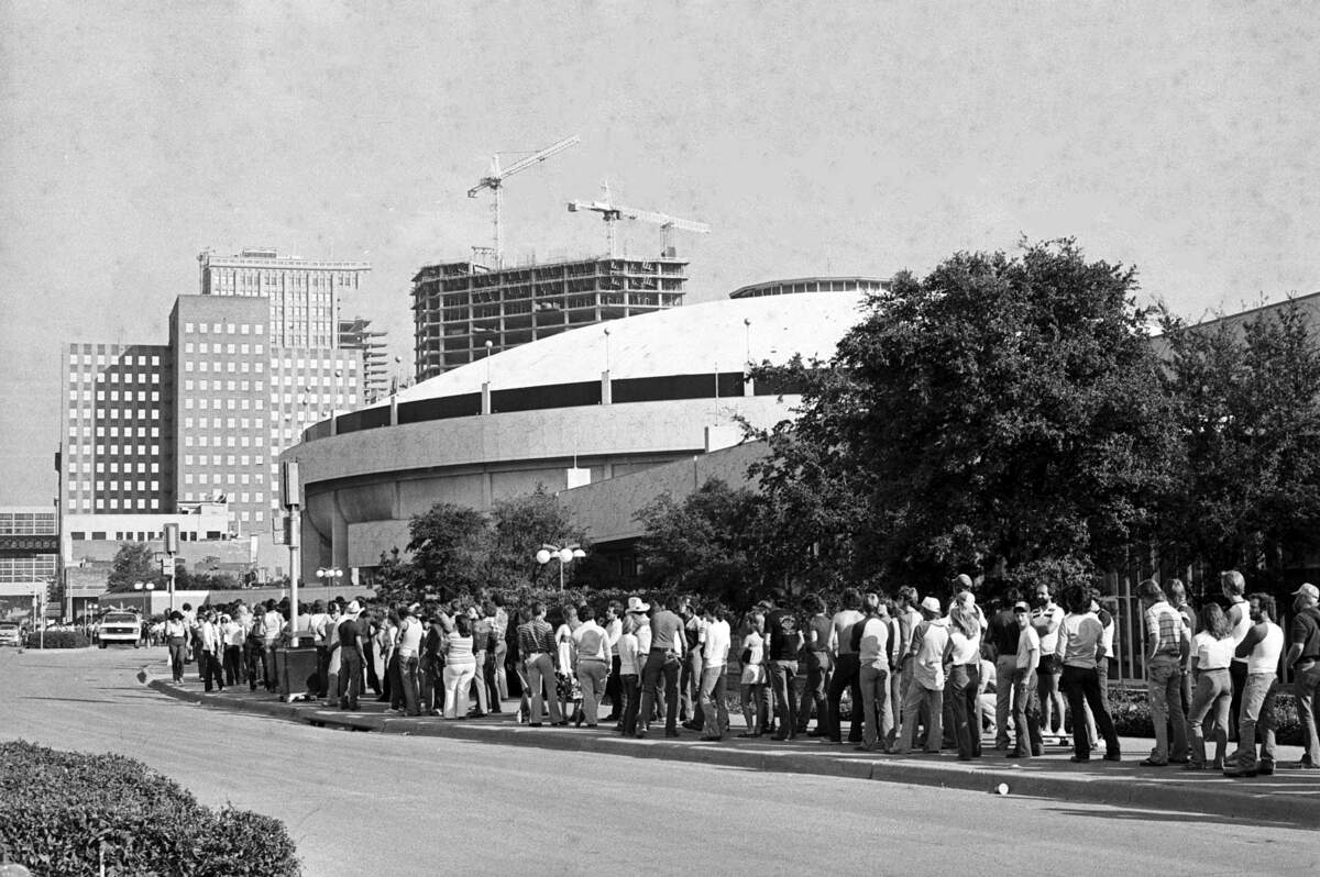 Rolling Stones fans line up to buy tickets for the Rolling Stones concert outside of the Tarrant County Convention Center on Sept. 25, 1981, in Fort Worth.