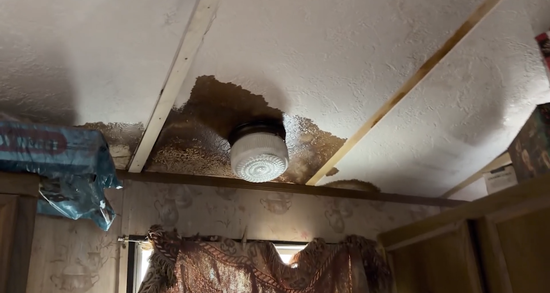 El Paso senior needs help with mobile home repairs
