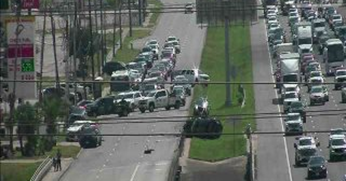 Incidents blocking lanes on Houston's I-10 East, I-69 Southwest
