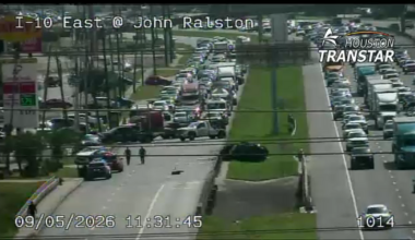 High-speed crash along East Freeway sends 3 people to hospital, HPD says
