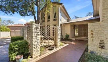 This $1.3 million home on a golf course in San Antonio is a '70s time capsule