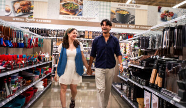Texas couple takes viral engagement photos at H-E-B