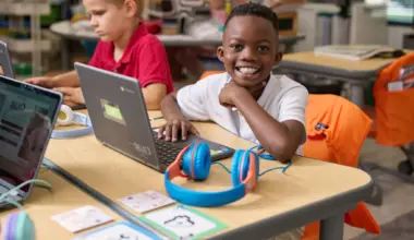 Classroom Screen Time Guidelines supports students’ digital well-being. Courtesy of Dallas ISD News Hub.