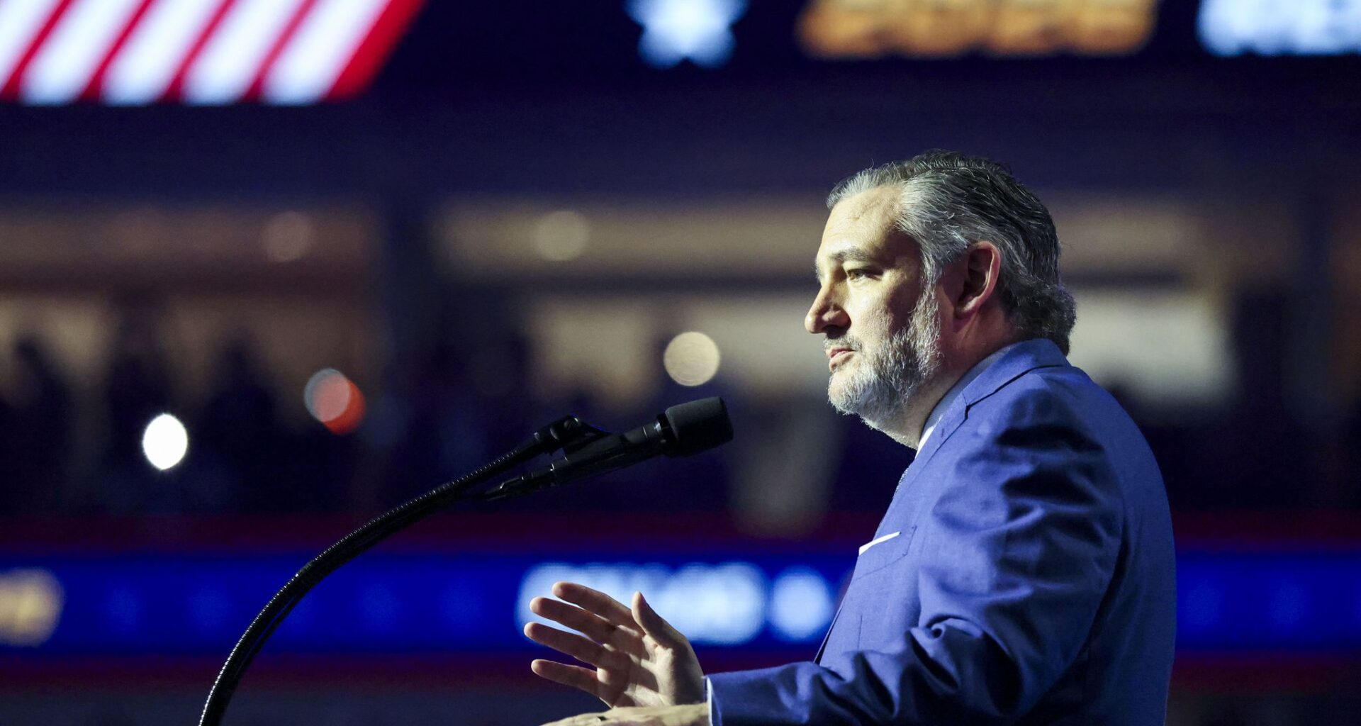 Ted Cruz gets booed during College GameDay appearance ahead of UT-OSU