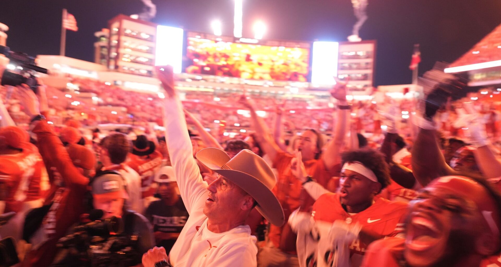 Texas rises to No. 1 in AP poll, Ohio State and Oregon tumble and Michigan returns to the Top 25