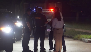 2 men found dead inside N. Houston home after neighbor reports smelling foul odor