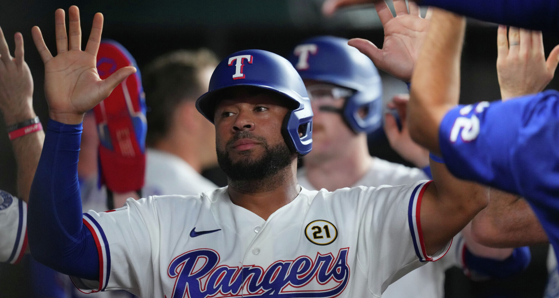 Rangers stay hot vs. LHPs, beat Red Sox to keep pace in playoff hunt