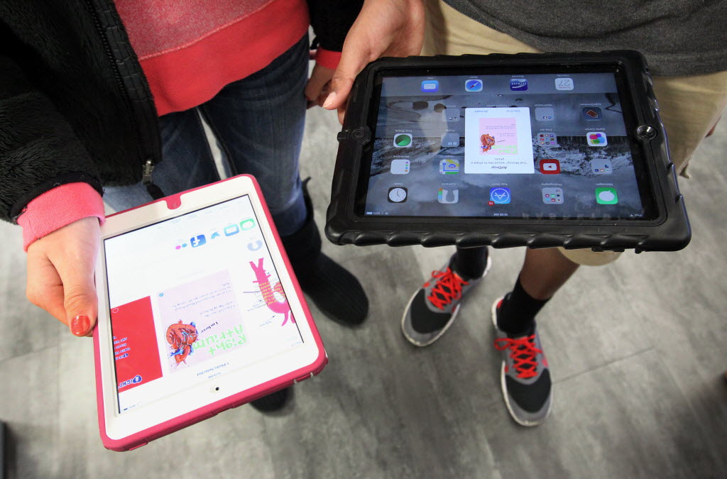 The guidelines come as more North Texas districts move to curb screen time in classrooms. (Dallas Morning News File Photo)