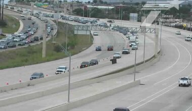 18-wheeler crash clogs traffic on major San Antonio highway