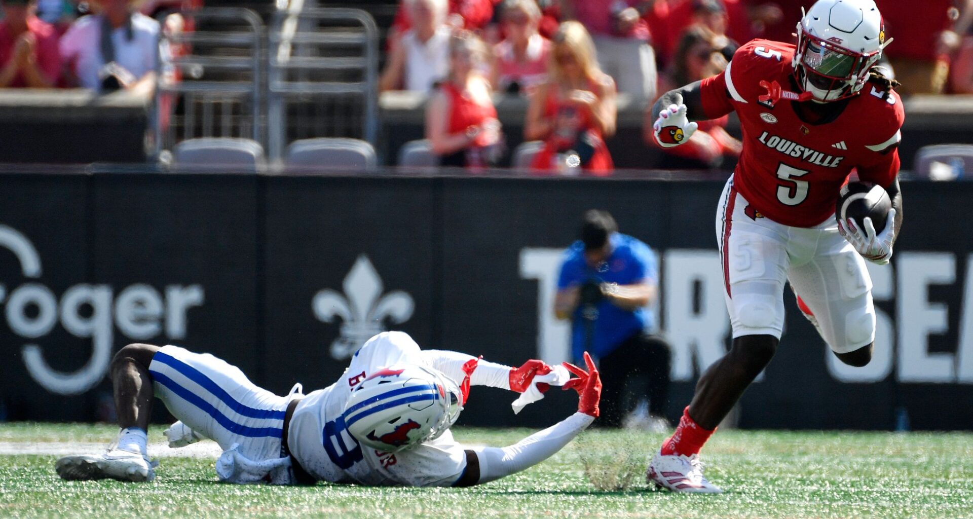 Big plays late push No. 23 Louisville past No. 16 SMU, 41-31
