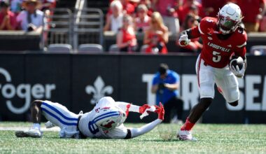 Big plays late push No. 23 Louisville past No. 16 SMU, 41-31