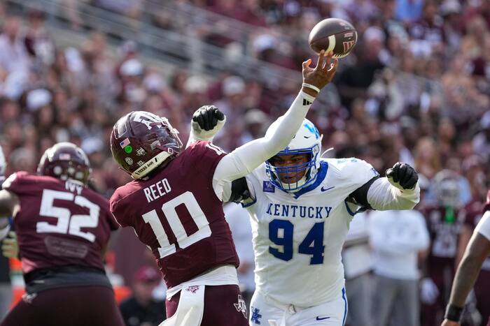 Mike Elko after Kentucky loss: 'No positives' as No. 9 Texas A&M fades after halftime