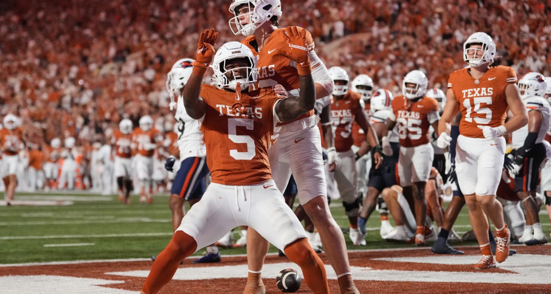 Manning throws 2 early TD passes to Coleman to help No. 1 Texas beat UTSA 30-6