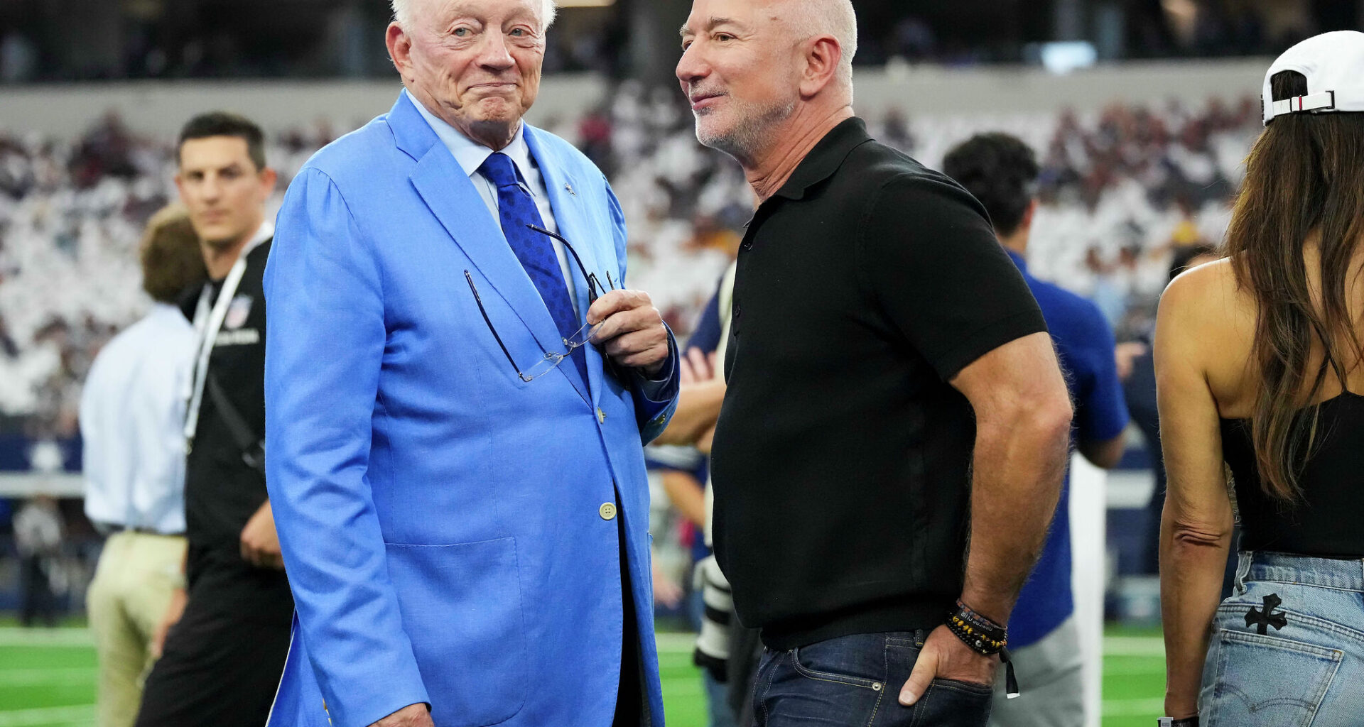 Amazon's Jeff Bezos, Cowboys' Jerry Jones meet up at AT&T Stadium