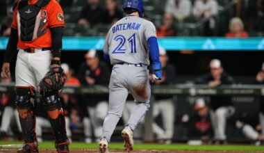 Blue Jays center fielder Brett Bateman injures hip while making sliding catch against Orioles