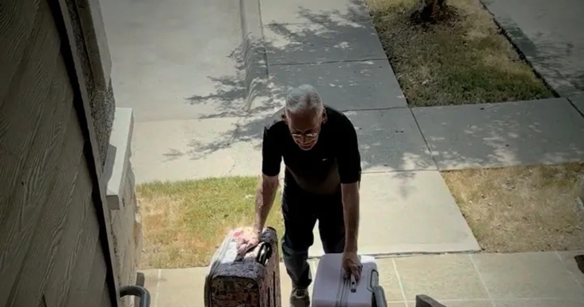 Community rallies around elderly North Texas resident seen delivering lost luggage to support ailing wife