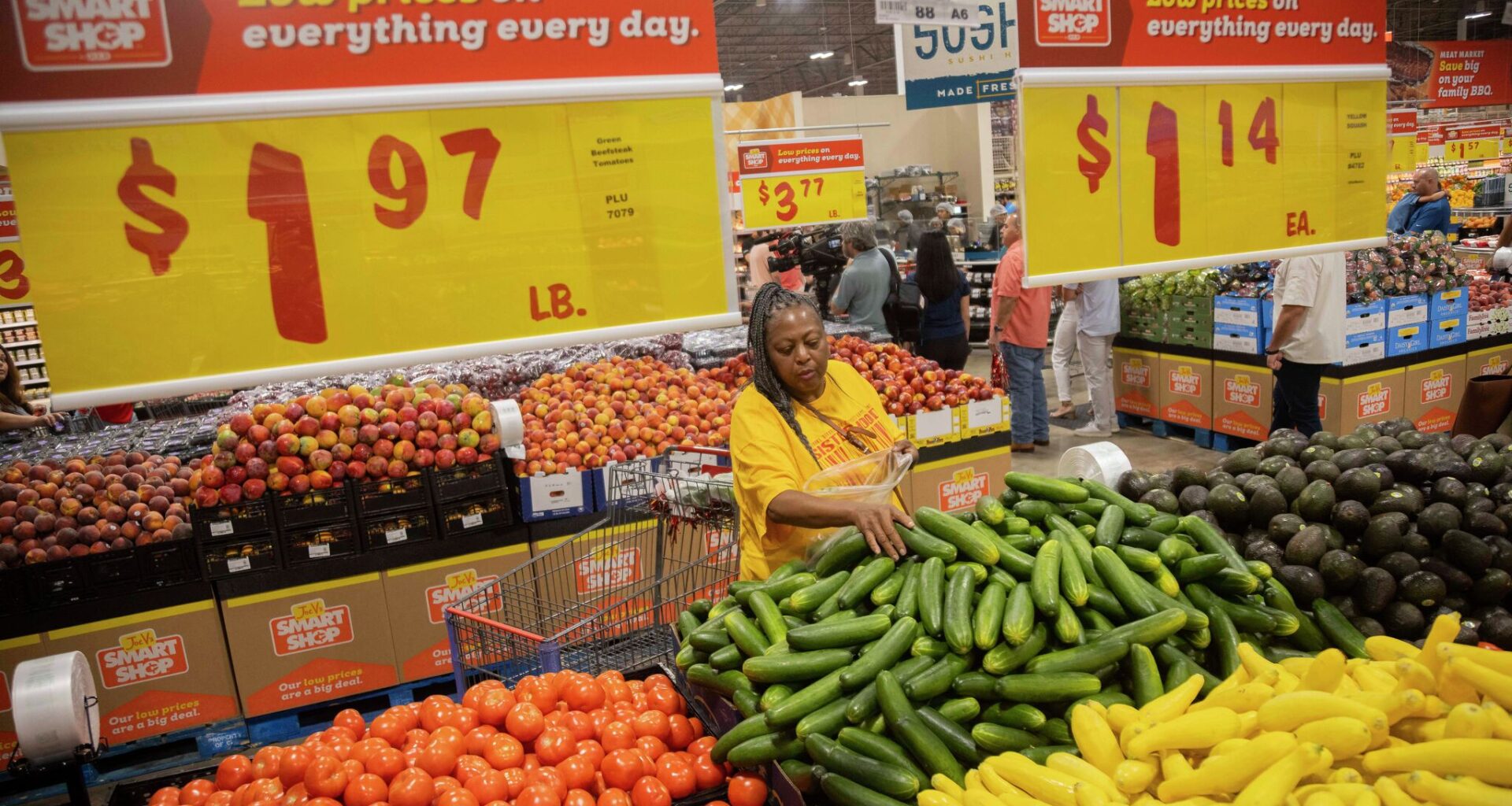 Mill City resident Linda Belt prepares food for another costumer while Robert Walker eats French fries at the Fair Park Grocery on Lagow Street near Metropolitan Avenue on Nov. 14, 2025, in Dallas.