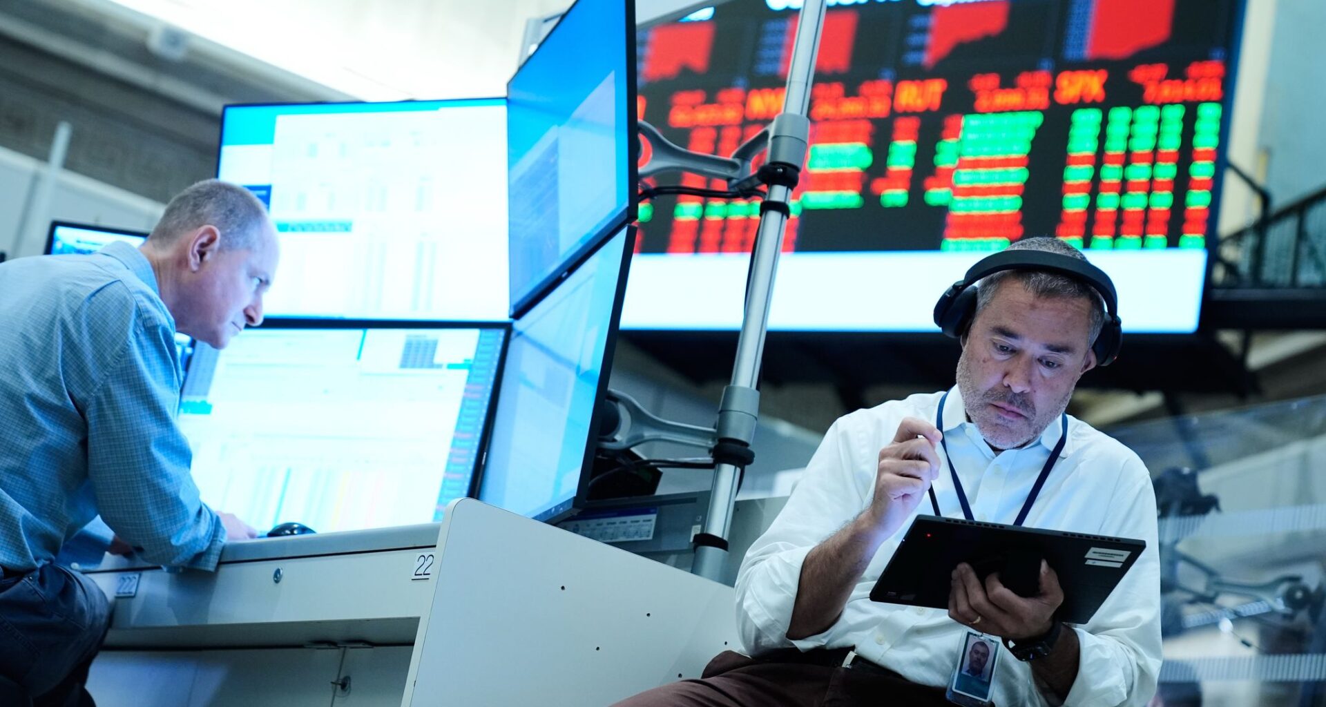 US markets point to more losses as Treasury yields hover near two-decade highs, energy prices rise