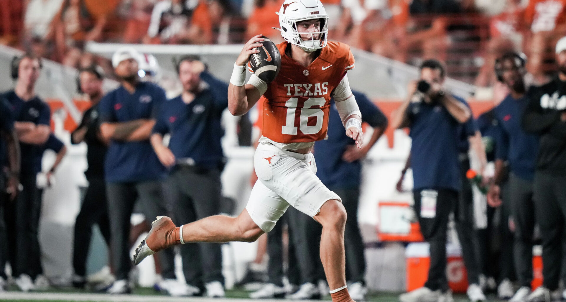 Texas vs Tennessee brings Arch Manning to uncle's old stomping grounds