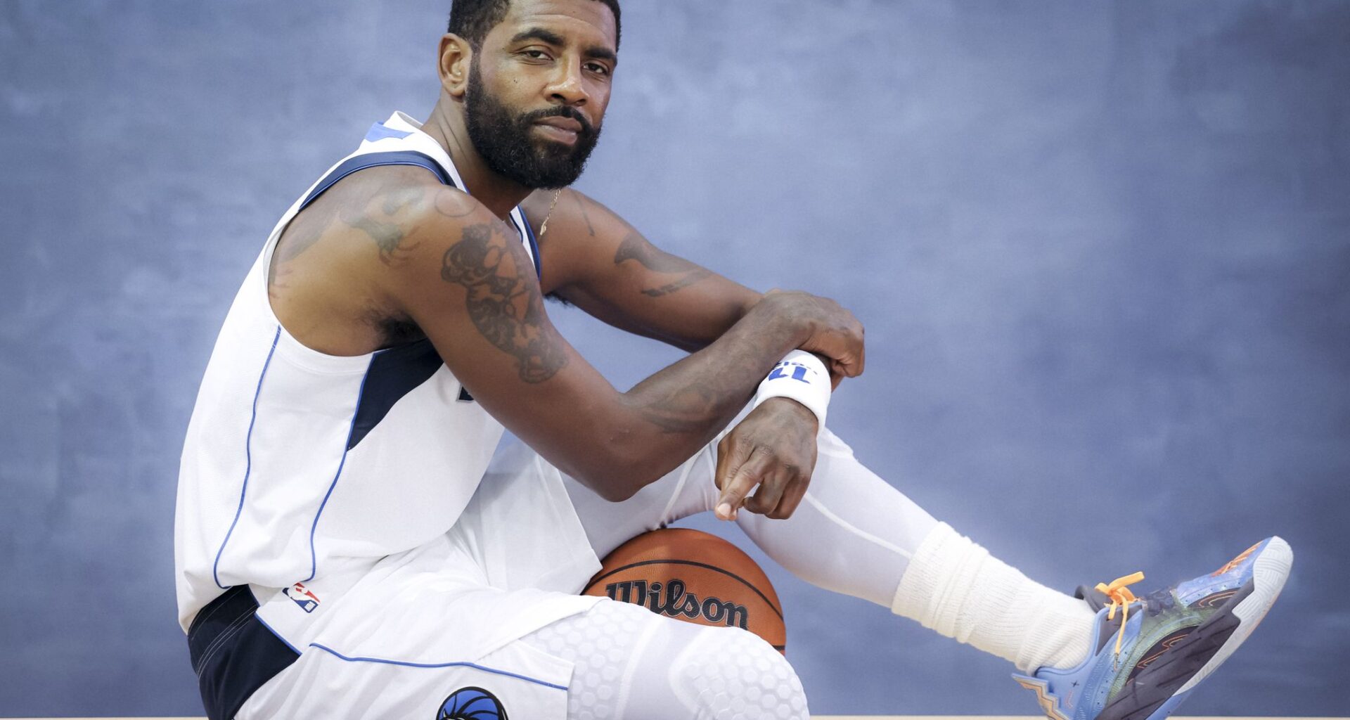 Kyrie Irving reaffirms commitment to Mavericks' new cast of characters