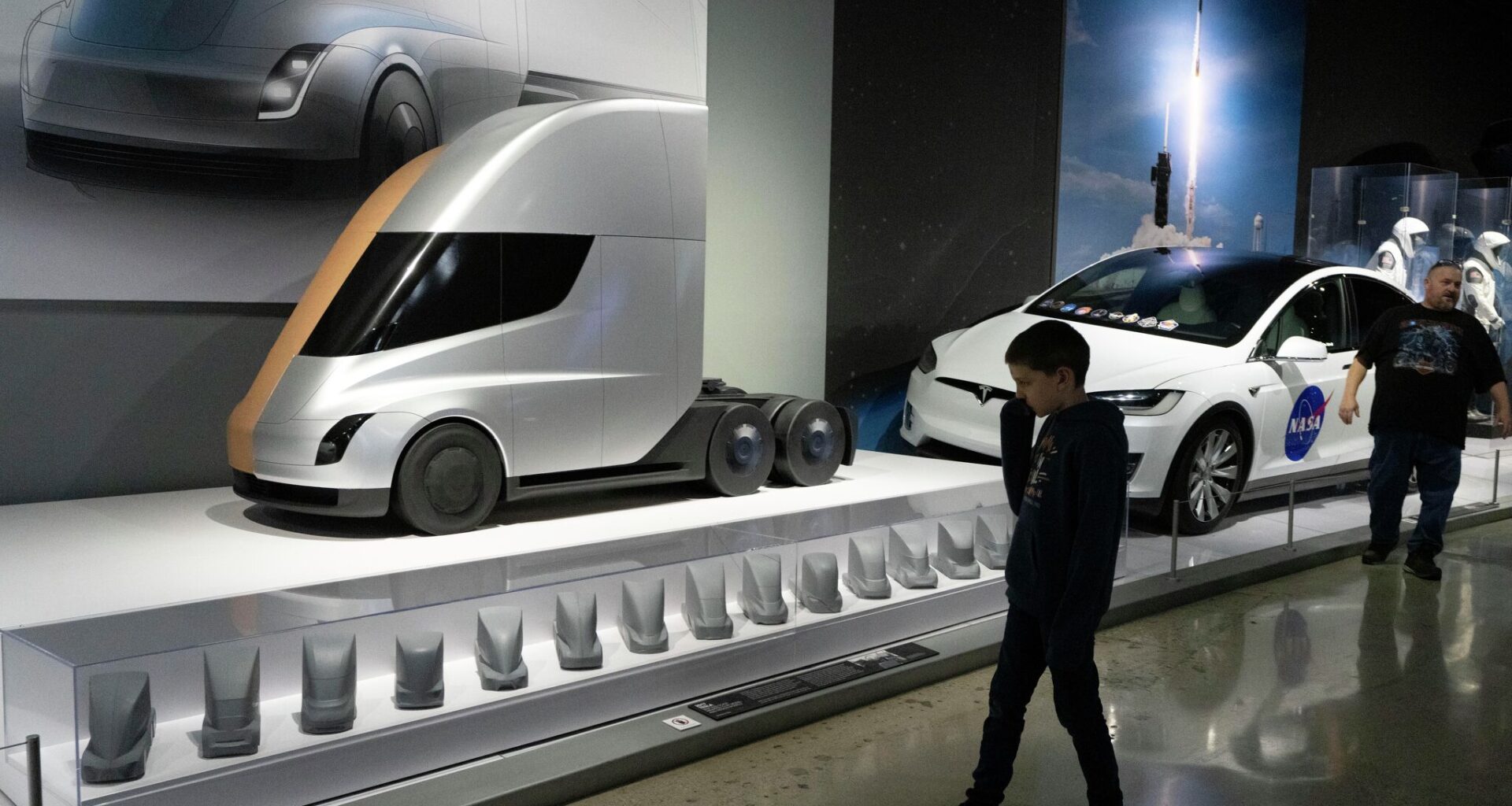 Tesla Semi production at 1,000 a week, Austin supplies batteries