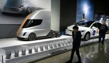 Tesla Semi production at 1,000 a week, Austin supplies batteries