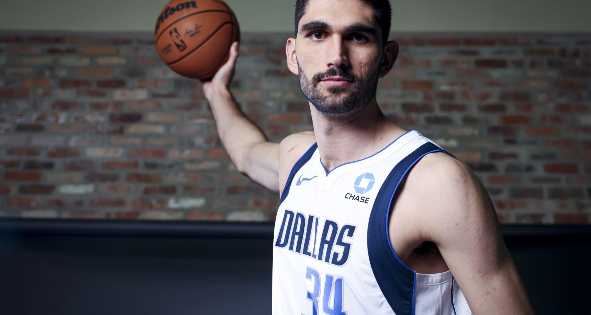 Mavs' big man Santi Aldama limited in early portions of training camp