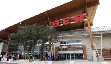 H-E-B sells far North Side land to San Antonio retail developer