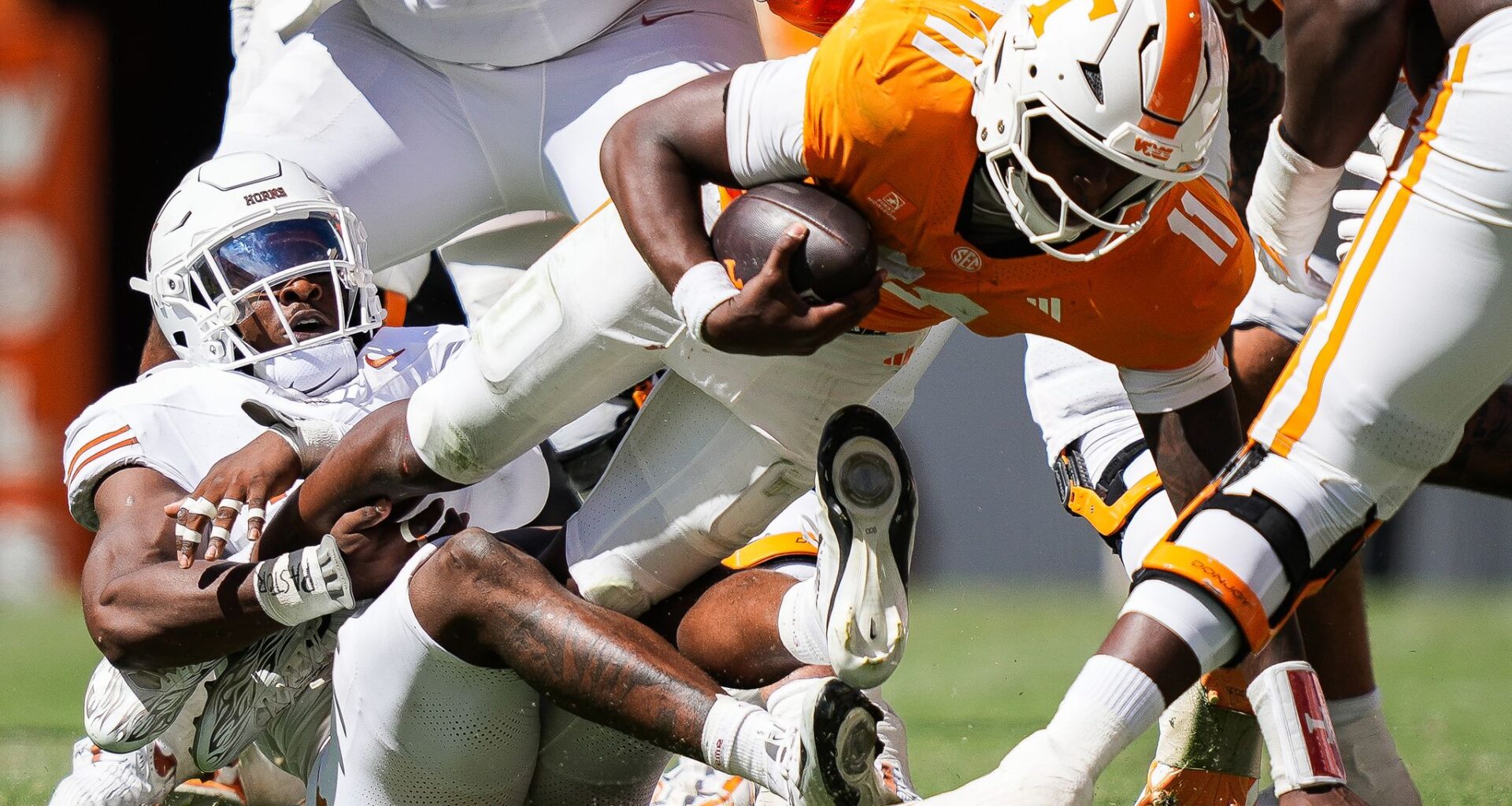Texas' Colin Simmons credited with an extra half sack vs. Tennessee, giving him school record