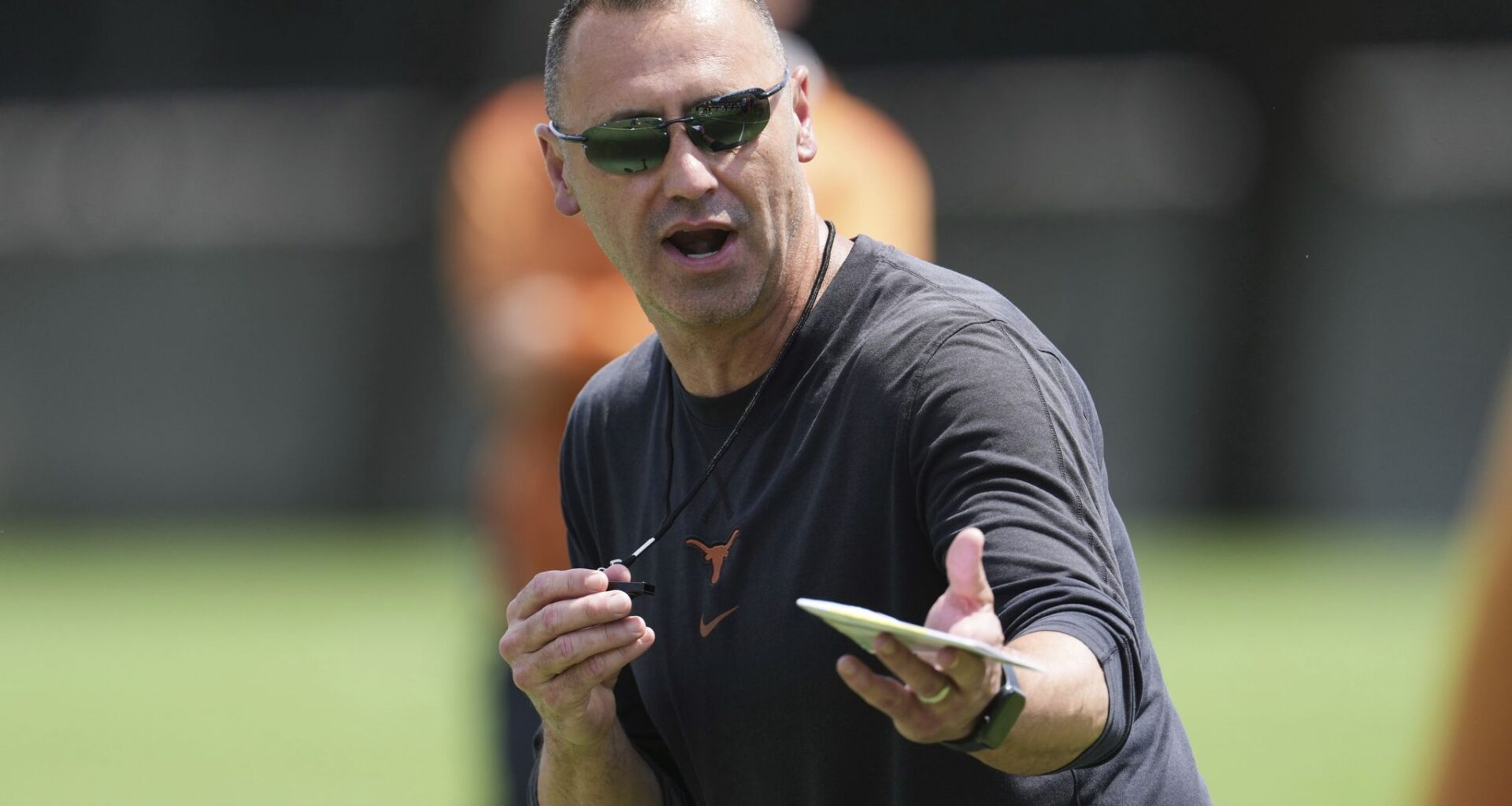 Urban Meyer calls for Texas Longhorns' Colin Simmons suspension