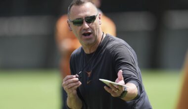 Urban Meyer calls for Texas Longhorns' Colin Simmons suspension