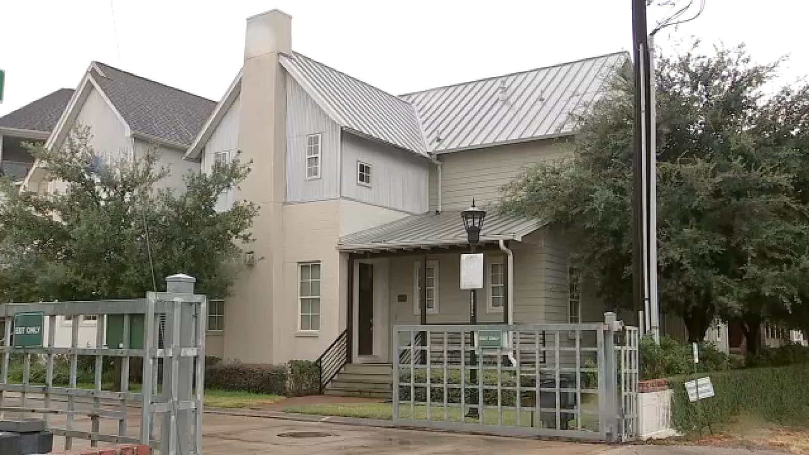 Renting by the hour: Recording studio operating in a gated community frustrates neighbors