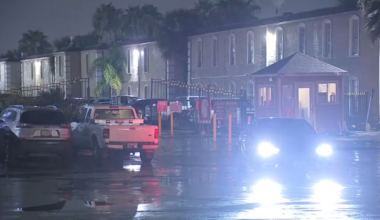 Man hospitalized after shooting at apartment complex in Houston's east side, suspect on the loose, police department says