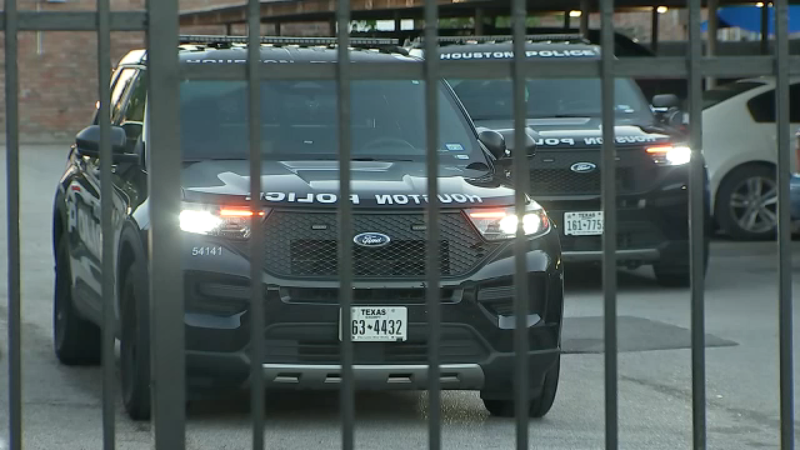 Person fatally shot, another injured at apartment complex in southwest Houston, police say